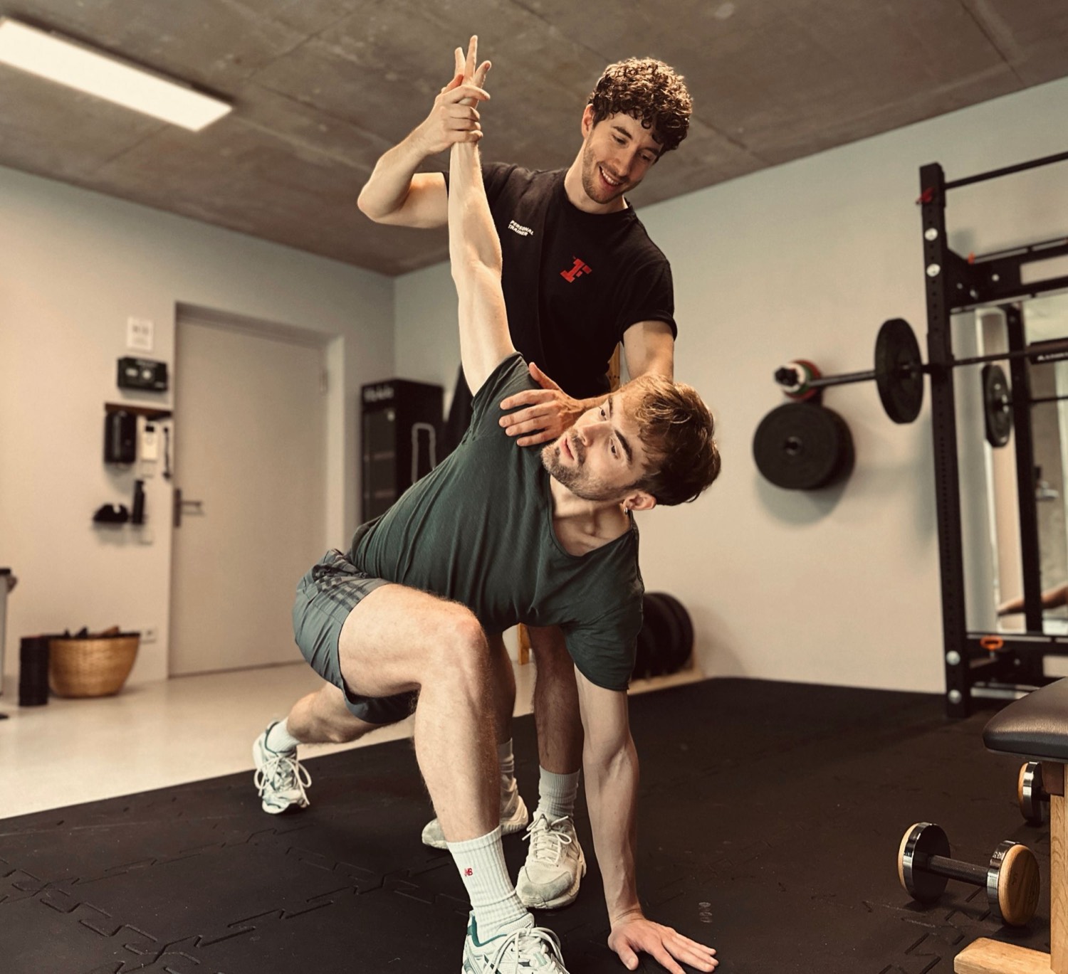 Vitek Korinek beim Personal Training mit einem Klienten in Berlin Prenzlauer Berg
